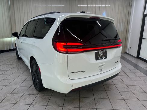 Used 2026 Chrysler Pacifica Limited w/ S Appearance Package FWD image 10