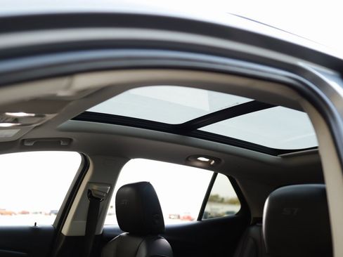 Used 2022 Buick Envision Essence w/ Sport Touring Package image 23