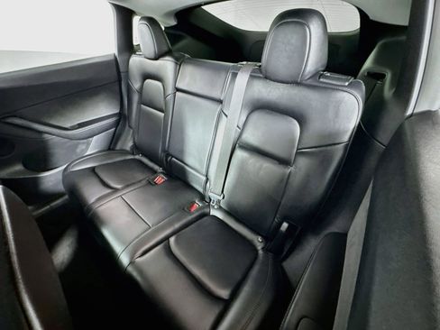 Used 2021 Tesla Model Y Long Range image 21