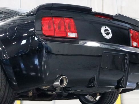 Used 2005 Ford Mustang GT RWD image 18