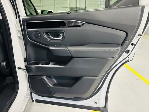 New 2025 Honda Pilot EX-L image 32