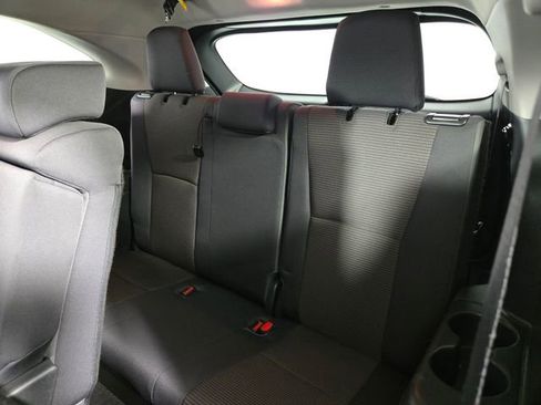 Used 2023 Toyota Highlander LE image 19