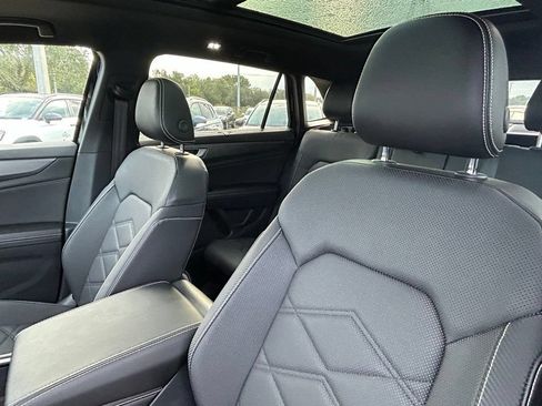 Certified 2024 Volkswagen Atlas Cross Sport SE w/ Panoramic Sunroof Package FWD image 16