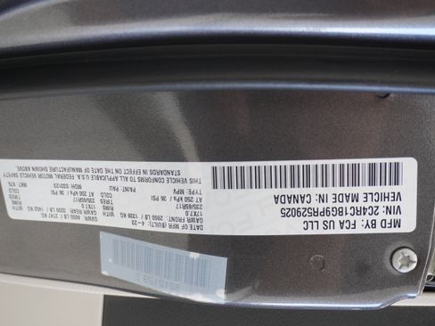 Used 2023 Chrysler Pacifica Touring-L FWD image 32