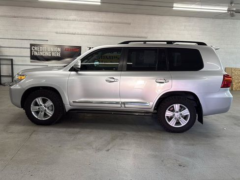 Used 2013 Toyota Land Cruiser AWD/4WD image 90
