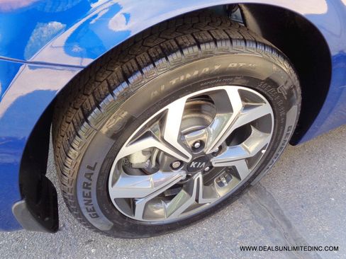 Used 2020 Kia Forte LXS FWD image 6