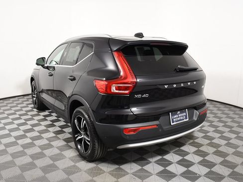 Used 2025 Volvo XC40 B5 Core AWD/4WD image 4