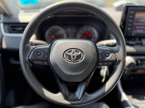 Used 2021 Toyota RAV4 LE AWD/4WD image 6