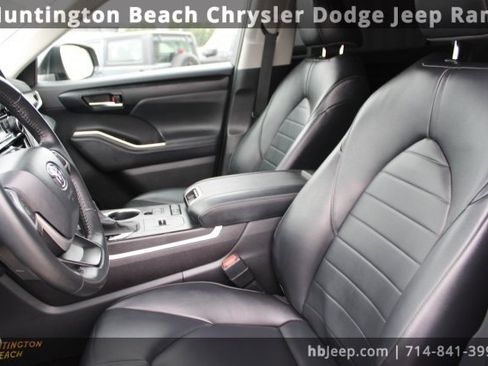 Used 2022 Toyota Highlander XLE image 33