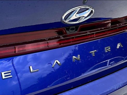 Used 2022 Hyundai Elantra SEL w/ Convenience + Premium Package FWD image 26