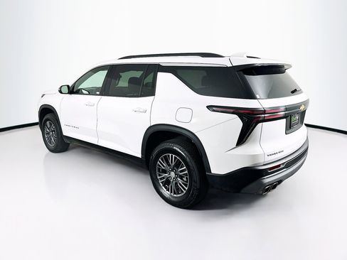 Used 2025 Chevrolet Traverse LT image 5