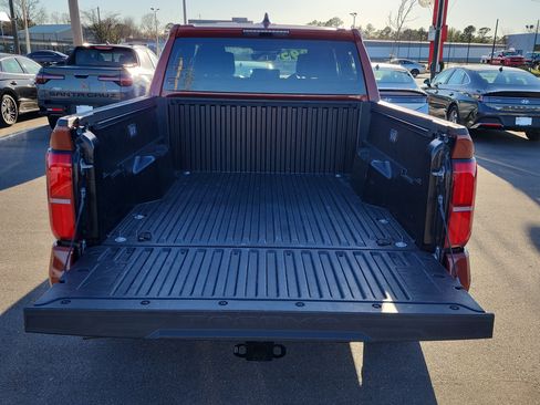 Used 2025 Toyota Tacoma TRD Off-Road image 4