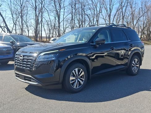 New 2026 Nissan Pathfinder SL image 2