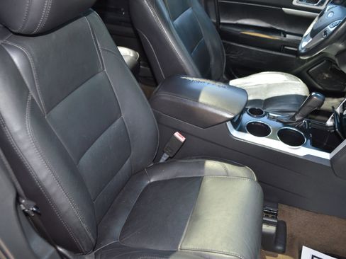 Used 2013 Ford Explorer XLT FWD image 25