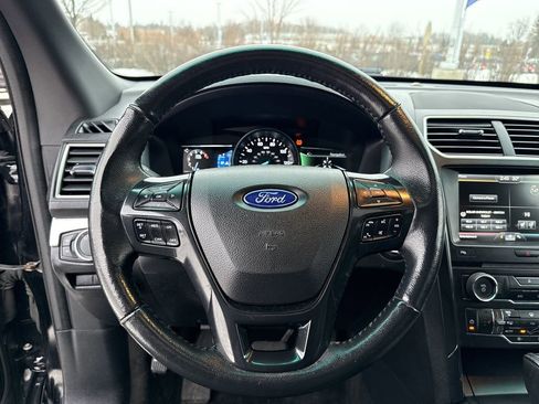Used 2016 Ford Explorer XLT w/ Equipment Group 202A image 18