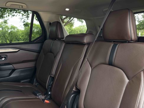 Certified 2025 Honda Pilot Elite image 18