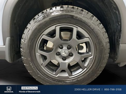 Used 2025 Honda Pilot TrailSport image 18