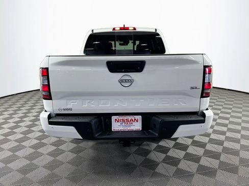 Certified 2024 Nissan Frontier SL w/ Technology Package image 6
