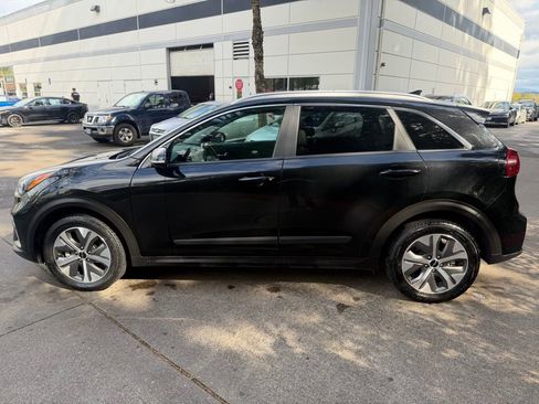 Used 2022 Kia Niro EX w/ Cold Weather Package image 7