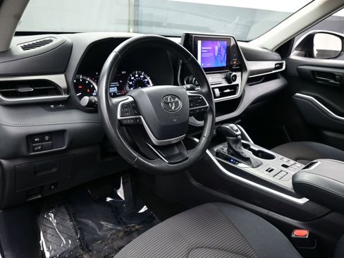 Used 2024 Toyota Highlander Limited AWD/4WD image 12