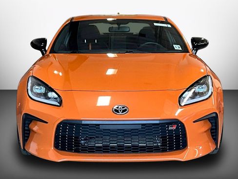 Used 2023 Toyota GR86 10th Anniversary SE RWD image 2