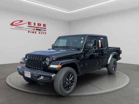 Used 2022 Jeep Gladiator Sport AWD/4WD image 1