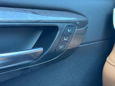 Used 2024 Toyota Highlander Platinum image 16