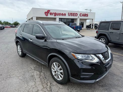 Used 2019 Nissan Rogue SV image 2