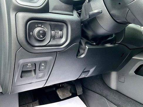 New 2026 RAM 1500 4x4 Crew Cab image 17