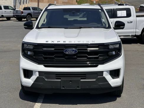Used 2025 Ford Expedition Active AWD/4WD image 12