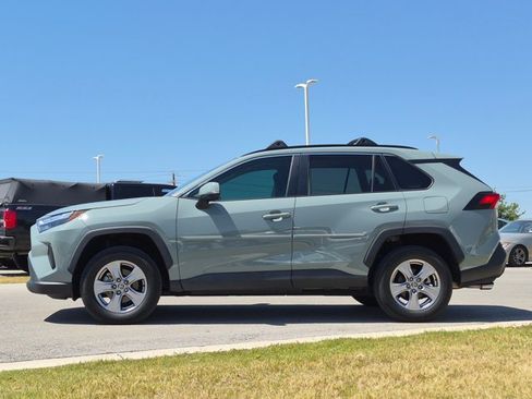 Used 2022 Toyota RAV4 XLE w/ Convenience Package FWD image 9