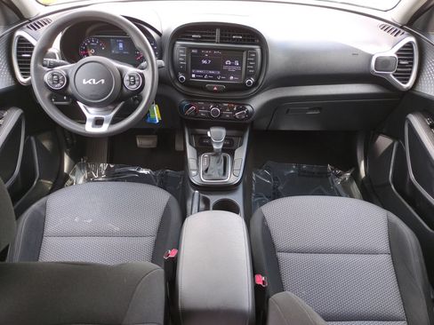 Certified 2022 Kia Soul LX w/ Technology Package FWD image 15
