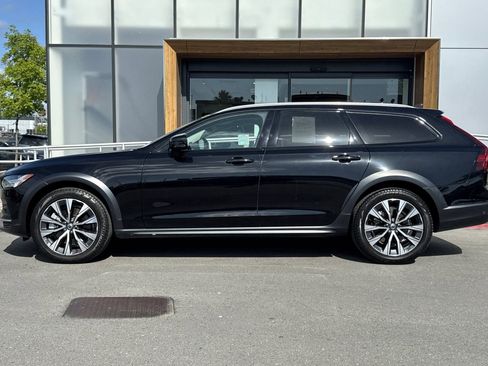 Certified 2024 Volvo V90 B6 Cross Country Plus AWD/4WD image 6
