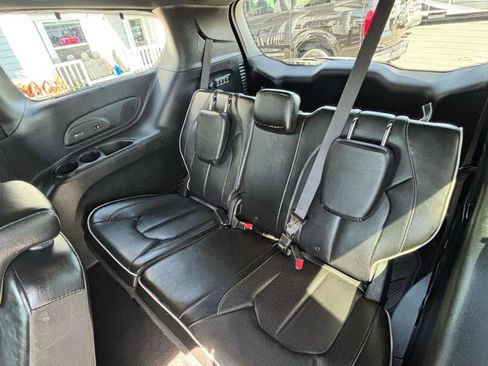 Used 2018 Chrysler Pacifica Limited FWD image 26