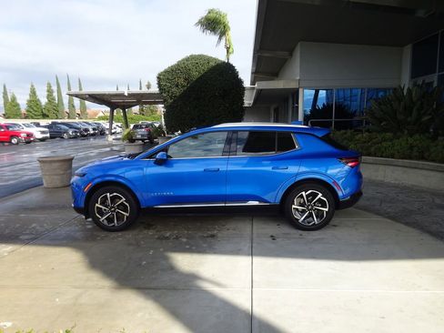 Certified 2025 Chevrolet Equinox EV LT w/ Convenience Package image 5