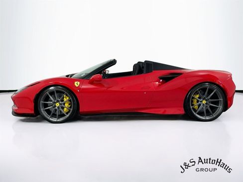Used 2022 Ferrari F8 Tributo RWD image 4