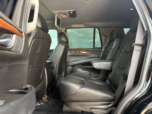 Used 2015 Cadillac Escalade Premium RWD image 12