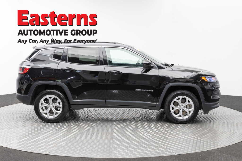 Used 2024 Jeep Compass Latitude AWD/4WD image 5