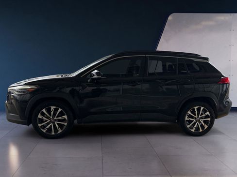 Used 2022 Toyota Corolla Cross XLE image 2