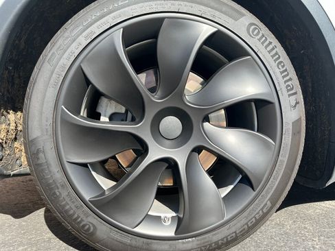 Used 2024 Tesla Model Y Long Range RWD image 34