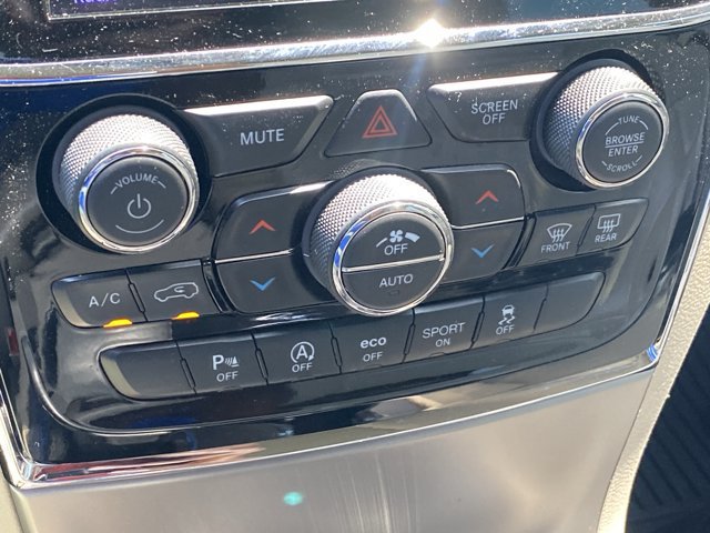 Used 2019 Jeep Grand Cherokee Limited w/ Luxury Group II RWD image 26