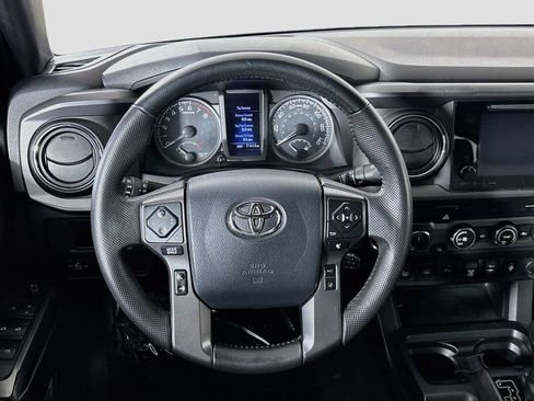 Used 2019 Toyota Tacoma TRD Off-Road w/ Technology Package AWD/4WD image 13
