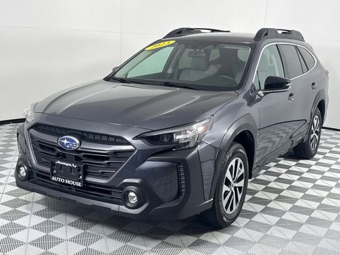 Used 2023 Subaru Outback Premium image 11