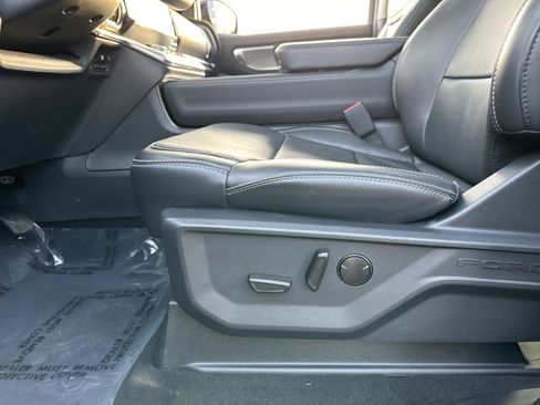 Used 2025 Ford Expedition Platinum image 17