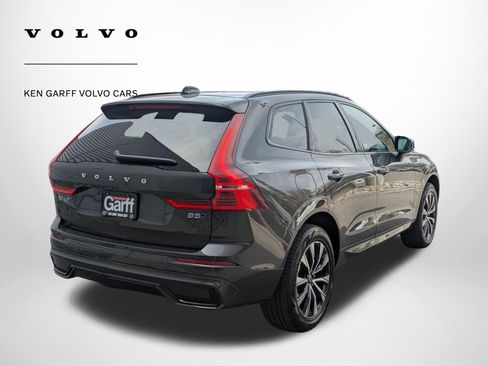 Used 2025 Volvo XC60 B5 Core AWD/4WD image 3