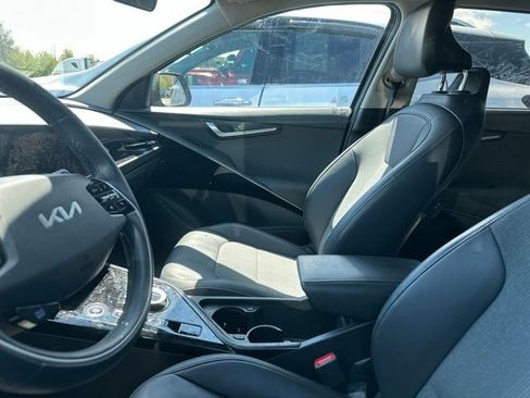 Used 2023 Kia Niro EX FWD image 7