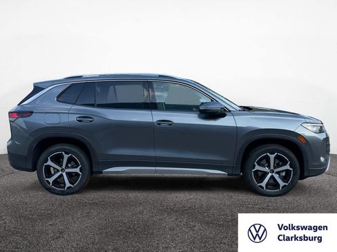 New 2025 Volkswagen Tiguan SE image 6