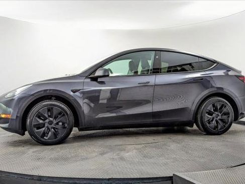 Used 2025 Tesla Model Y Long Range image 3