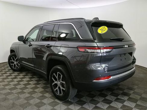 Used 2025 Jeep Grand Cherokee Limited AWD/4WD image 8