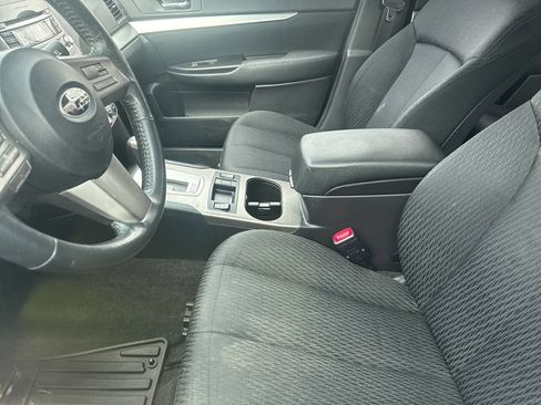 Used 2011 Subaru Outback 3.6R Premium image 11